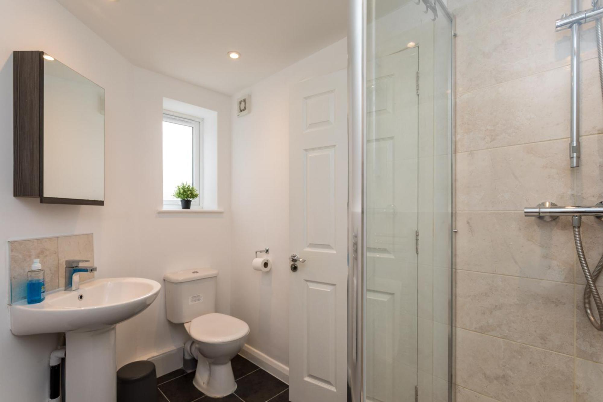 Flat 7- Spacious Studio Flat In The Heart Of Crawley エクステリア 写真