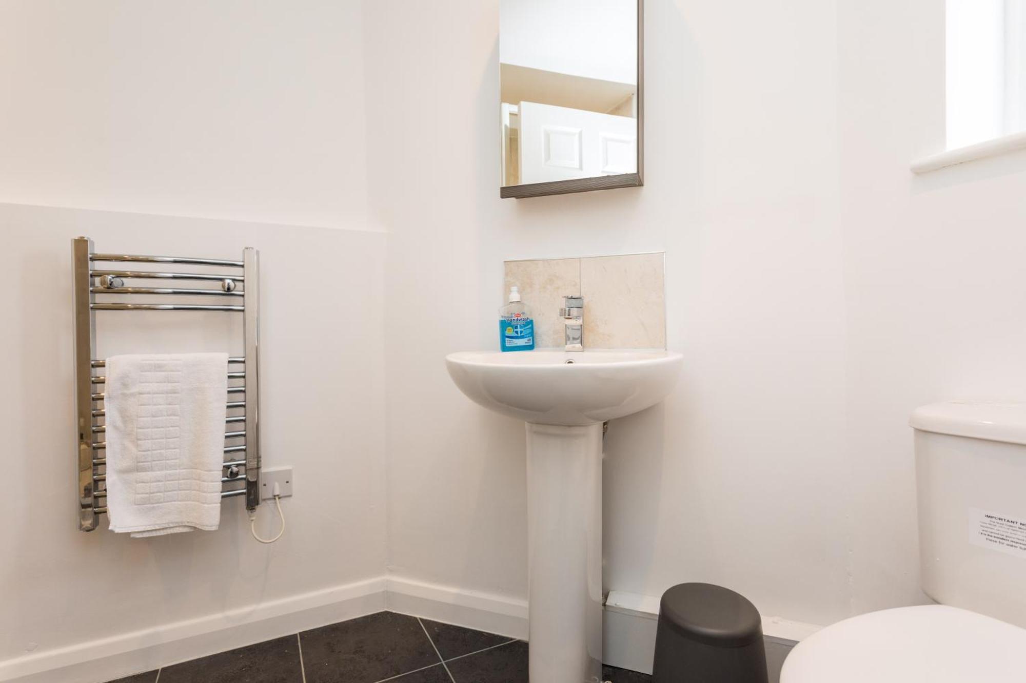 Flat 7- Spacious Studio Flat In The Heart Of Crawley エクステリア 写真