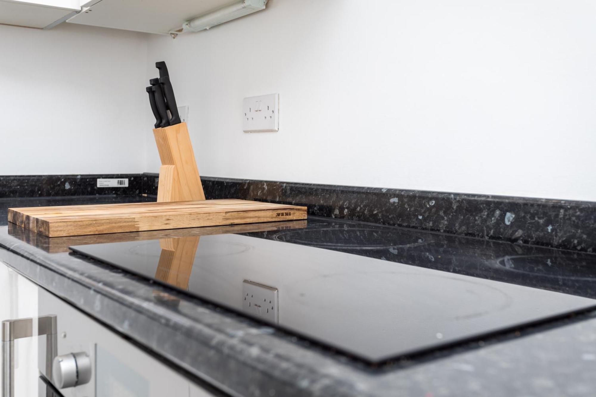 Flat 7- Spacious Studio Flat In The Heart Of Crawley エクステリア 写真