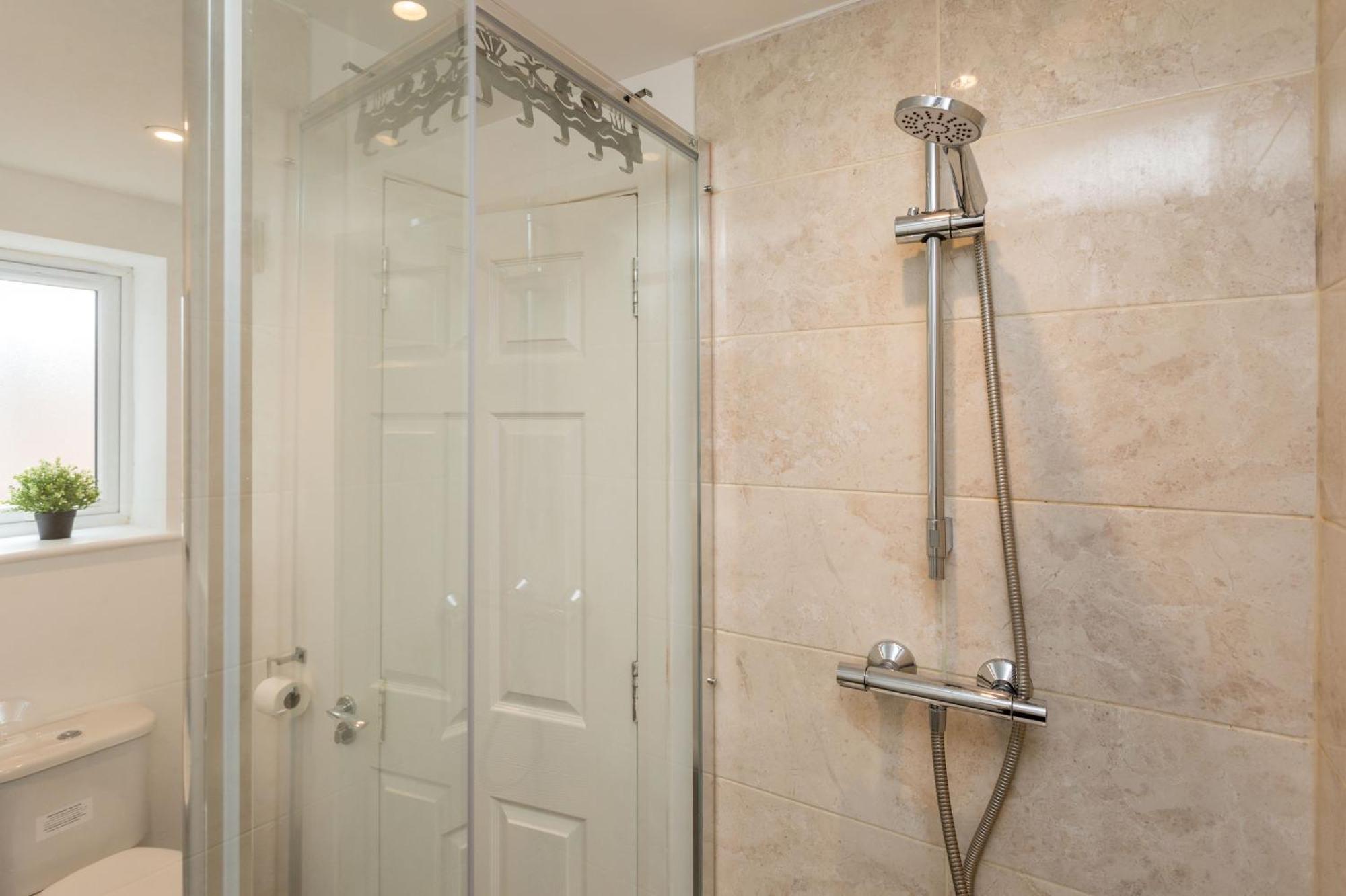 Flat 7- Spacious Studio Flat In The Heart Of Crawley エクステリア 写真