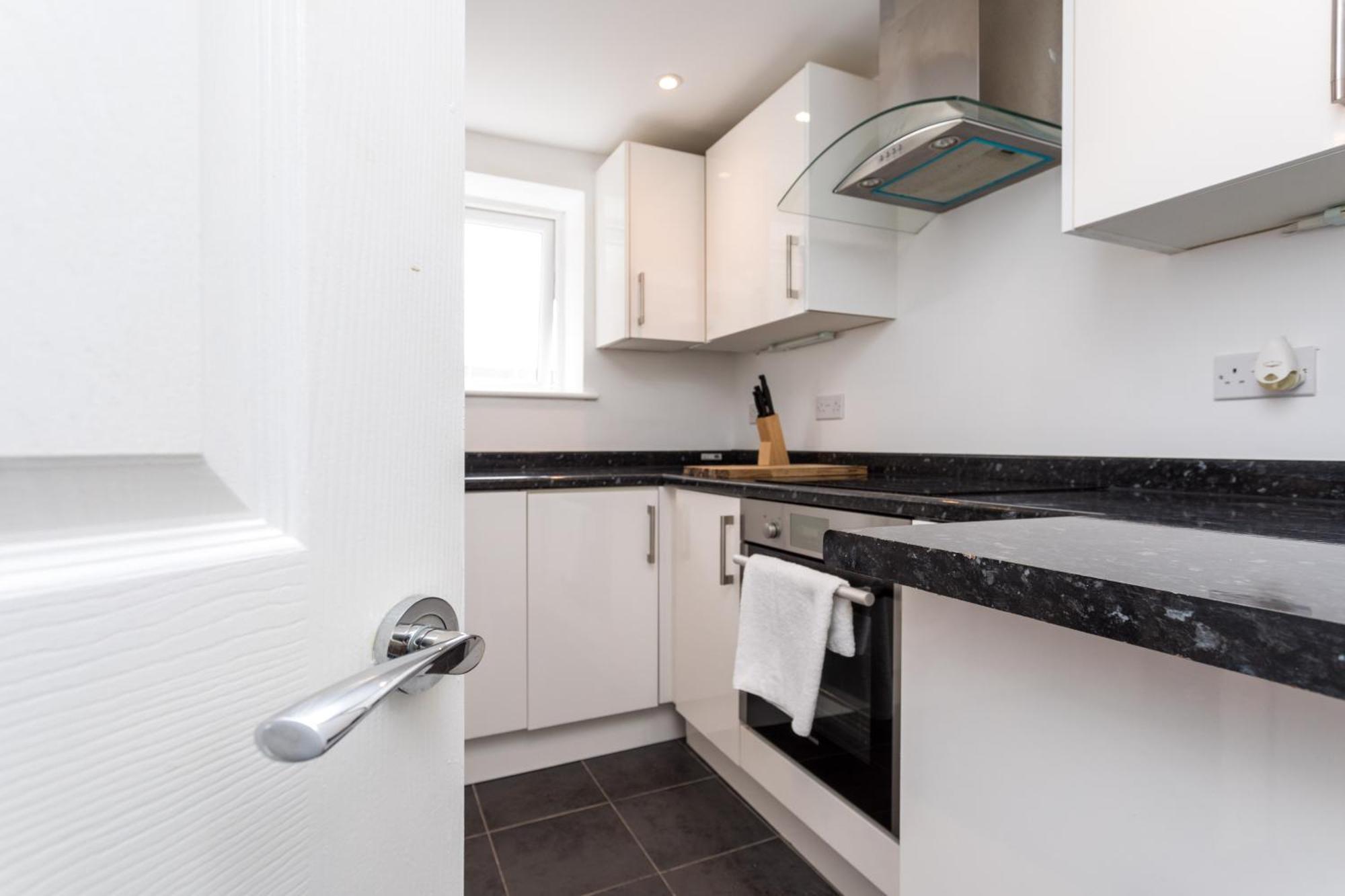 Flat 7- Spacious Studio Flat In The Heart Of Crawley エクステリア 写真