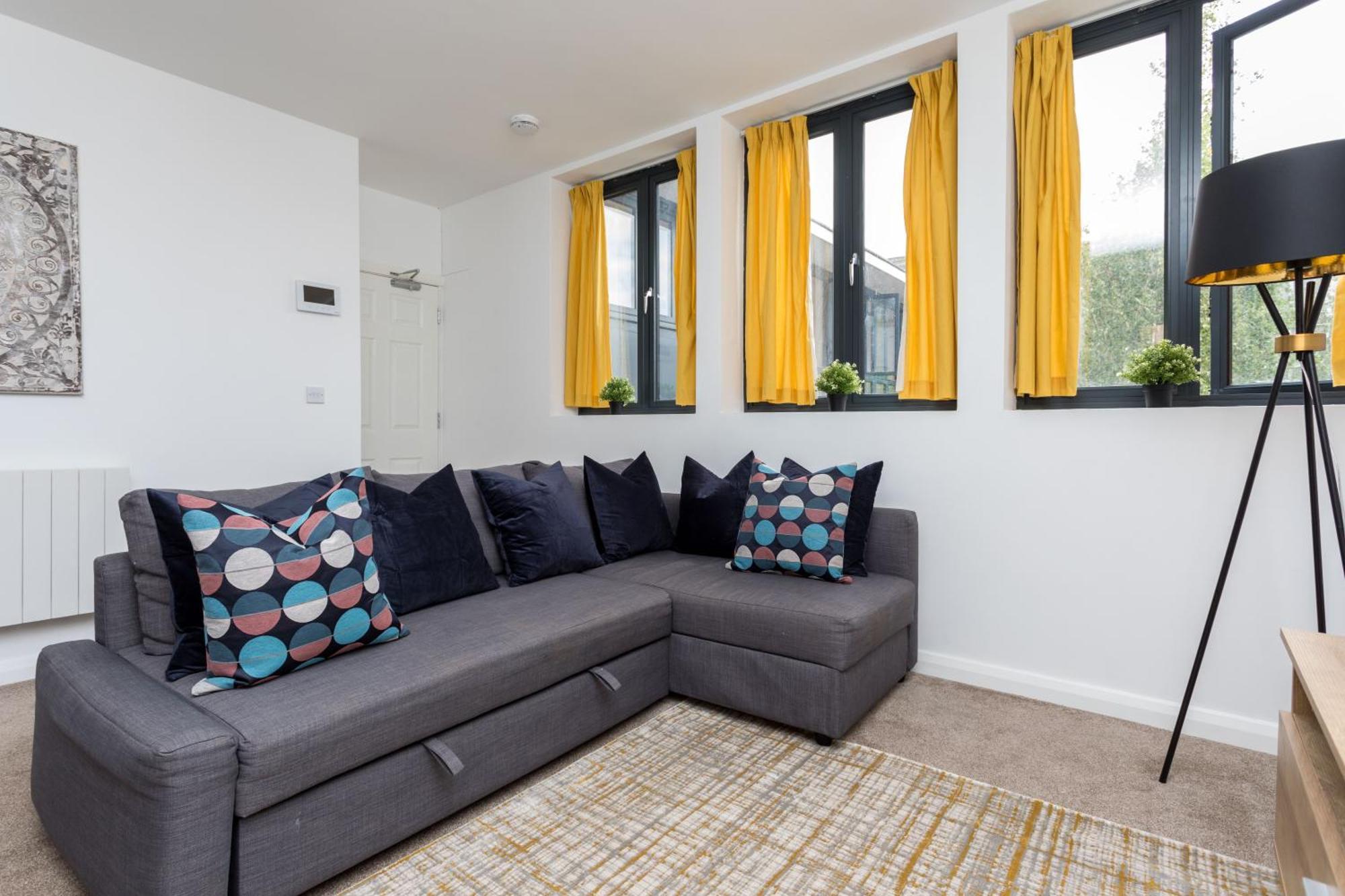 Flat 7- Spacious Studio Flat In The Heart Of Crawley エクステリア 写真