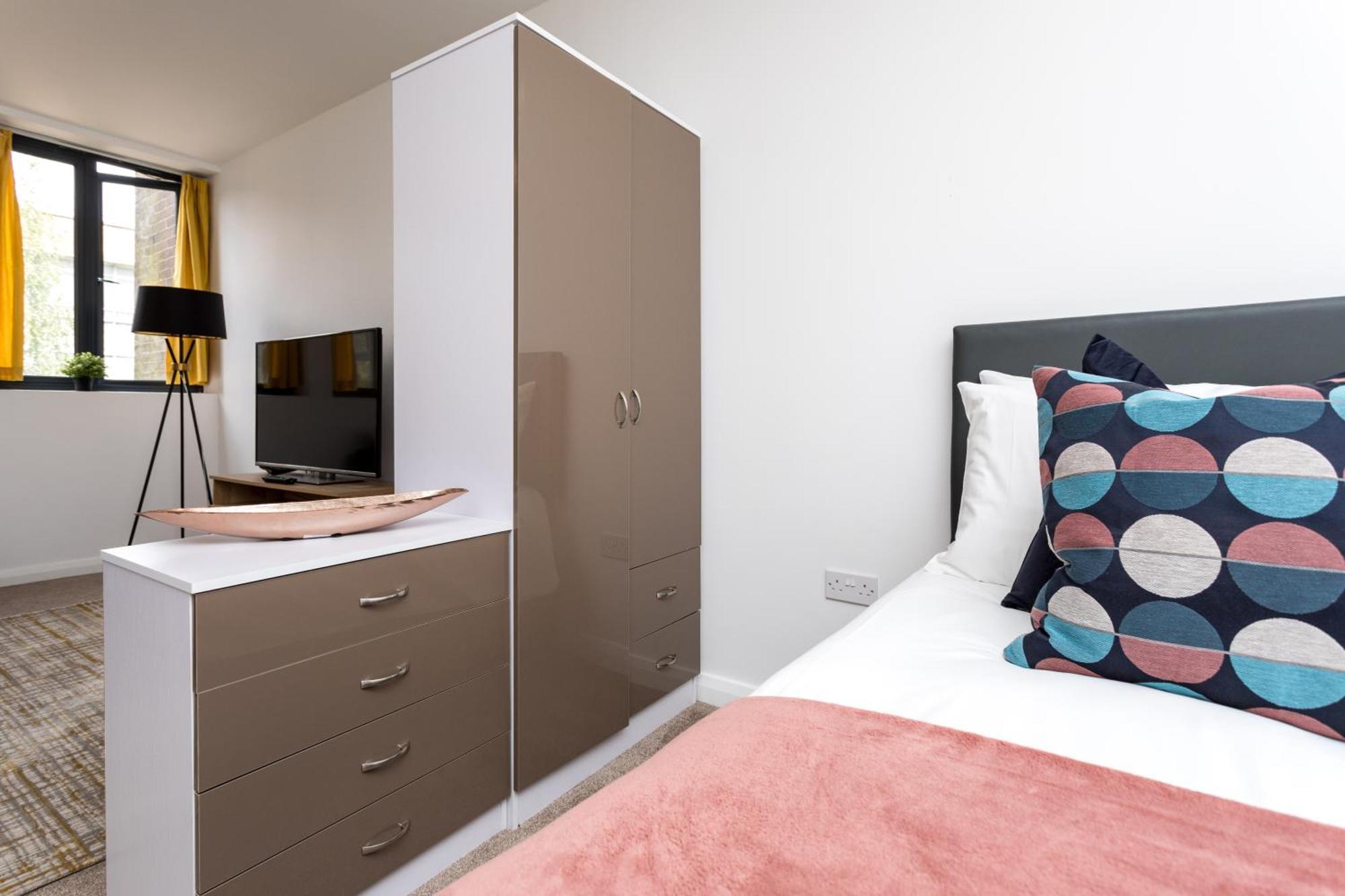 Flat 7- Spacious Studio Flat In The Heart Of Crawley エクステリア 写真