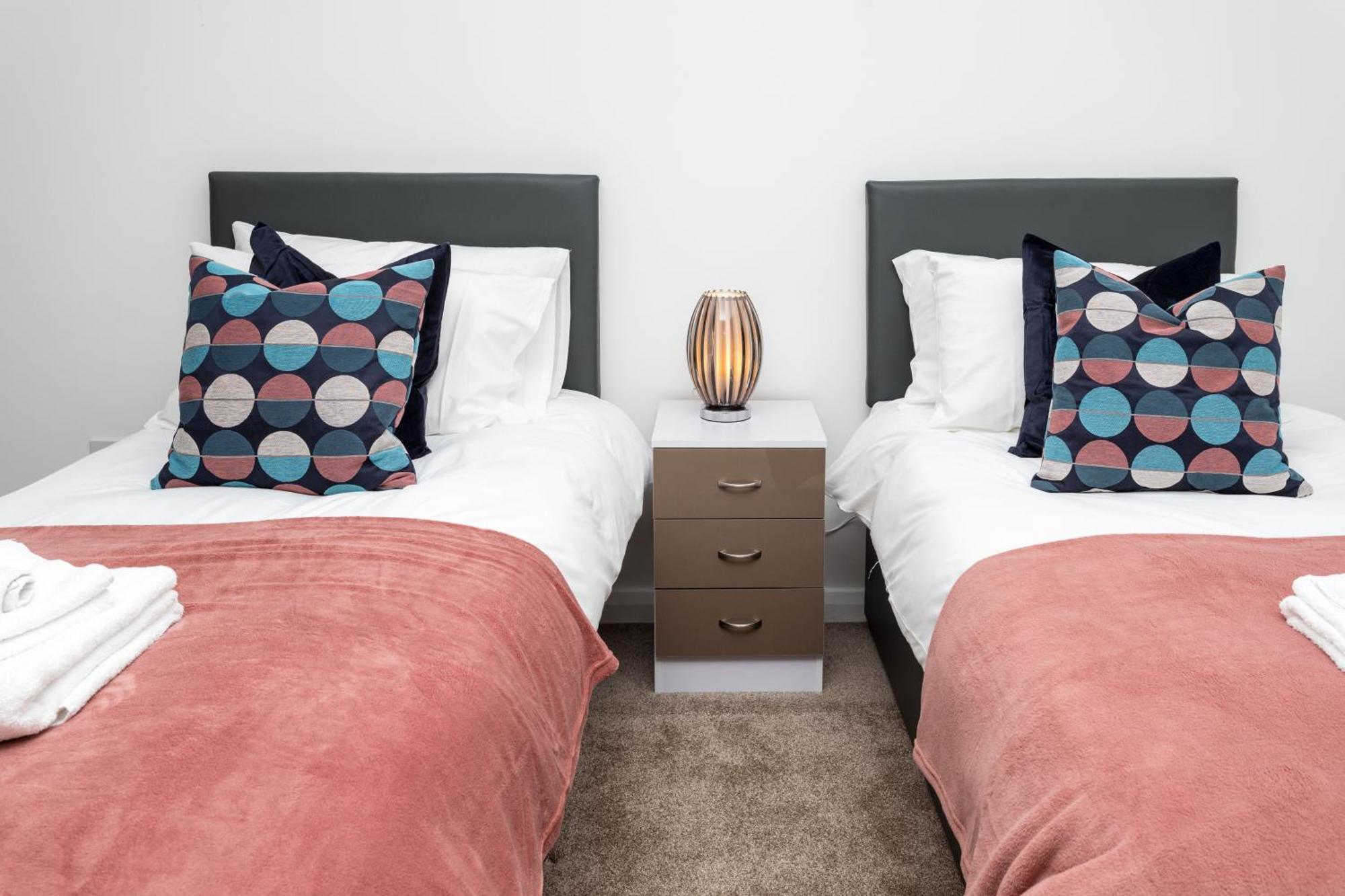 Flat 7- Spacious Studio Flat In The Heart Of Crawley エクステリア 写真