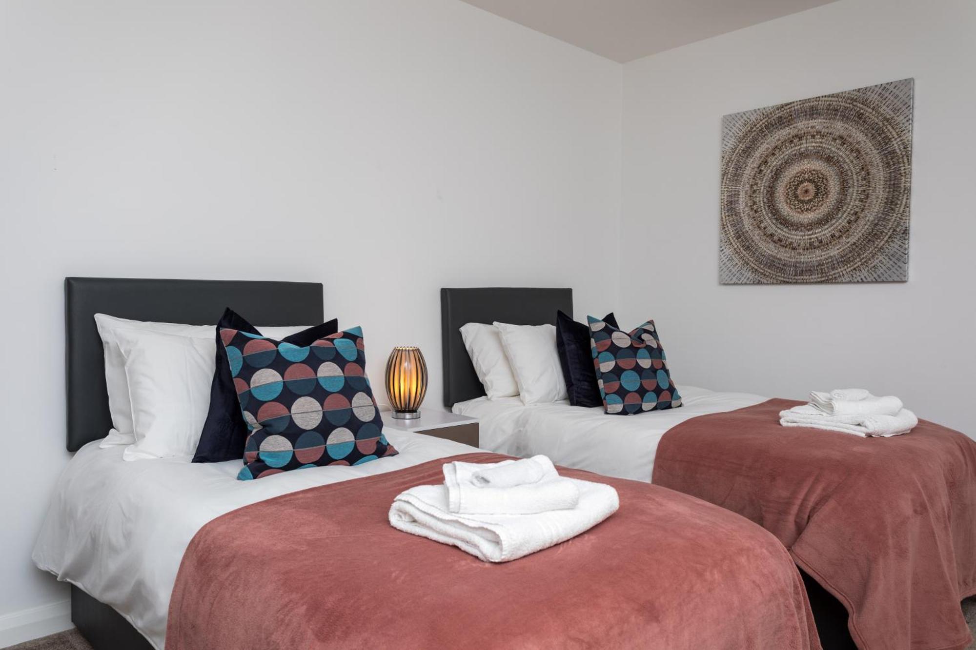 Flat 7- Spacious Studio Flat In The Heart Of Crawley エクステリア 写真